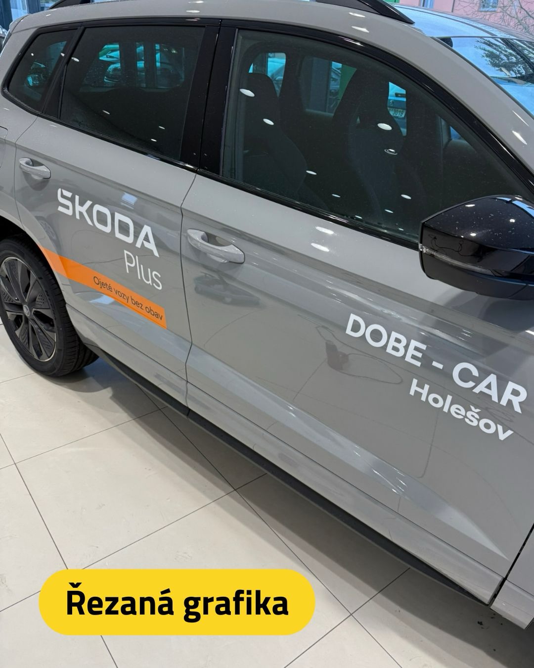 Vozy DOBE-CAR Holešov s novým firemním polepem.