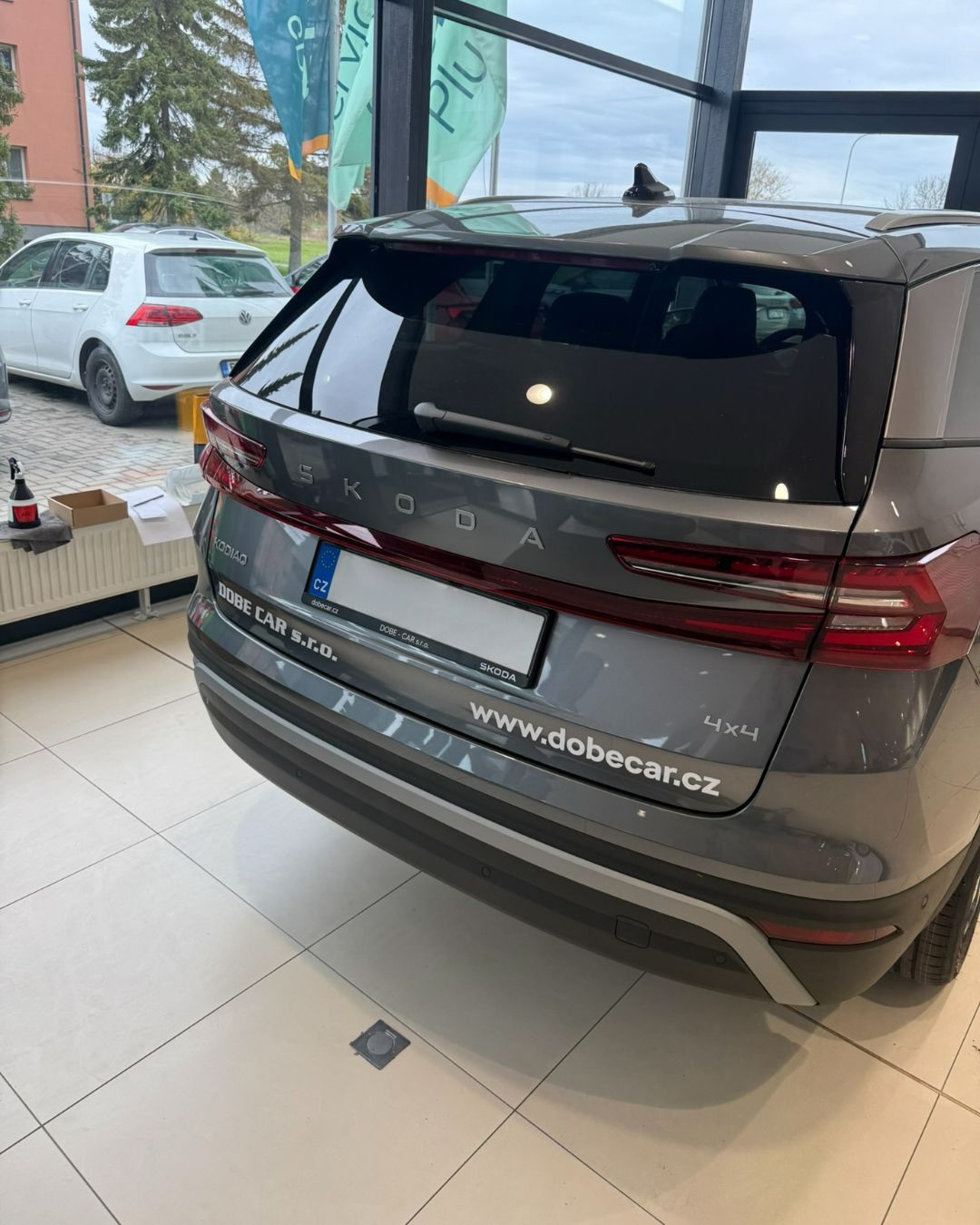 Vozy DOBE-CAR Holešov s novým firemním polepem. — foto 5