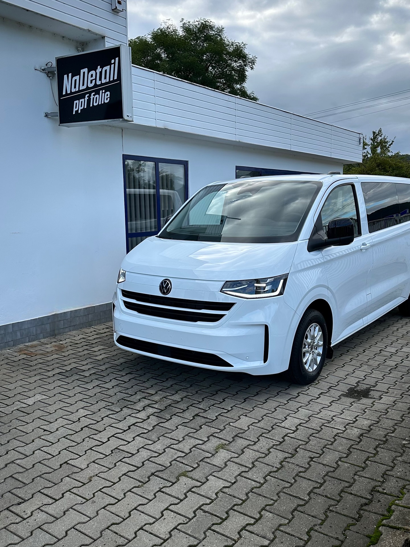 VW Caravelle T7 - Polep přední části vozu + nákladová hra...
